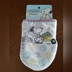 Peanuts Snoopy Easter Mini Oven Mitts
